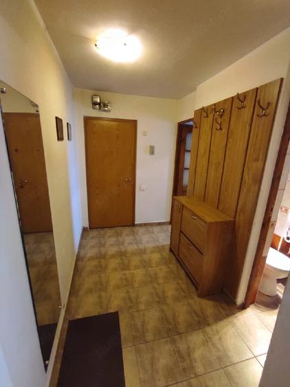 Apartament cu 3 camere semidecomandat în Circumvalațiunii