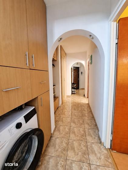 Apartament cu 3 camere decomandat, mobilat în Sălăjan