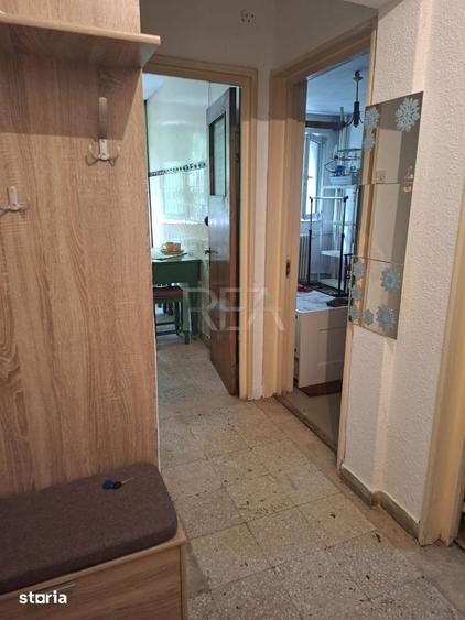 Apartament cu 3 camere decomandat în Drumul Taberei — fotografia 2
