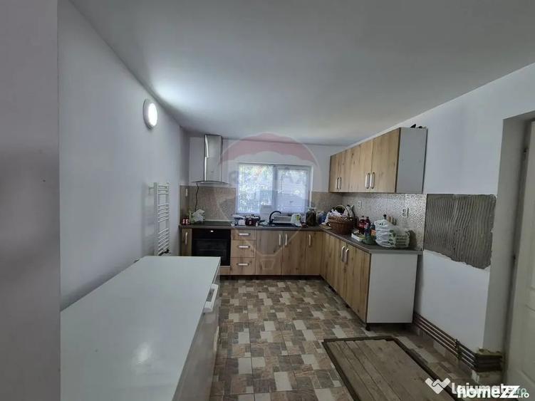 Casă cu 4 camere cu Teren 662 Mp în Crețești