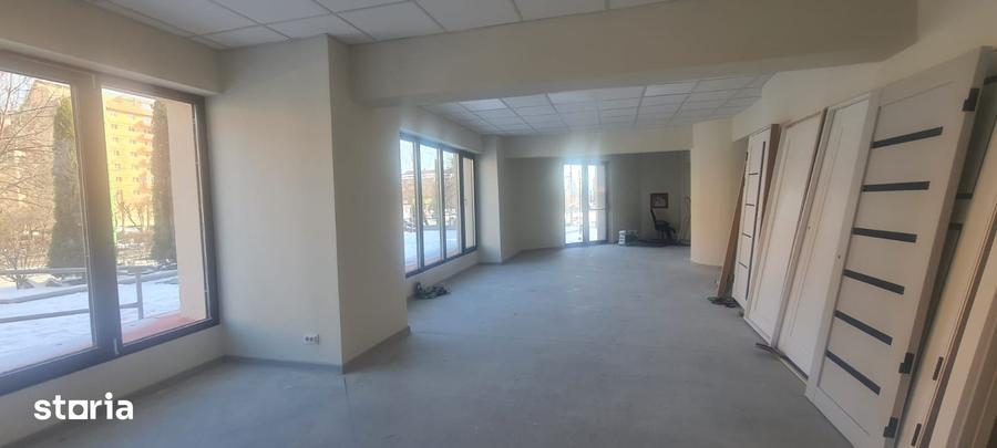 Spațiu comercial, de 220 mp, în Răcădău