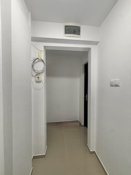 Apartament cu 3 camere semidecomandat, mobilat în P-ța Doina