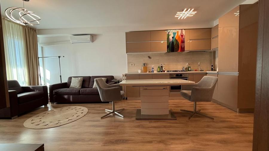 Apartament cu 2 camere semidecomandat, mobilat în Titan