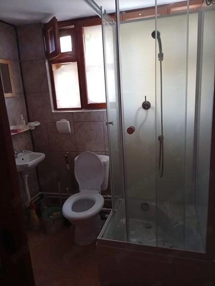Casă cu 2 camere cu Teren 350 Mp în Piața Centrală