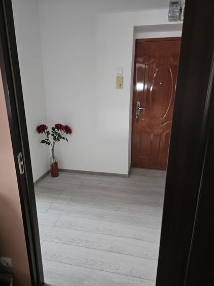 Proprietar, vand apartament cu 2 camere, semidecomandat, situat pe Calea Giulesti, in primul bloc de langa Stadionul Rapid. - 1