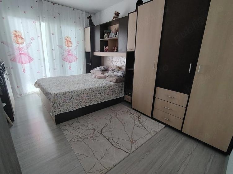 Apartament cu 3 camere semidecomandat în Florești