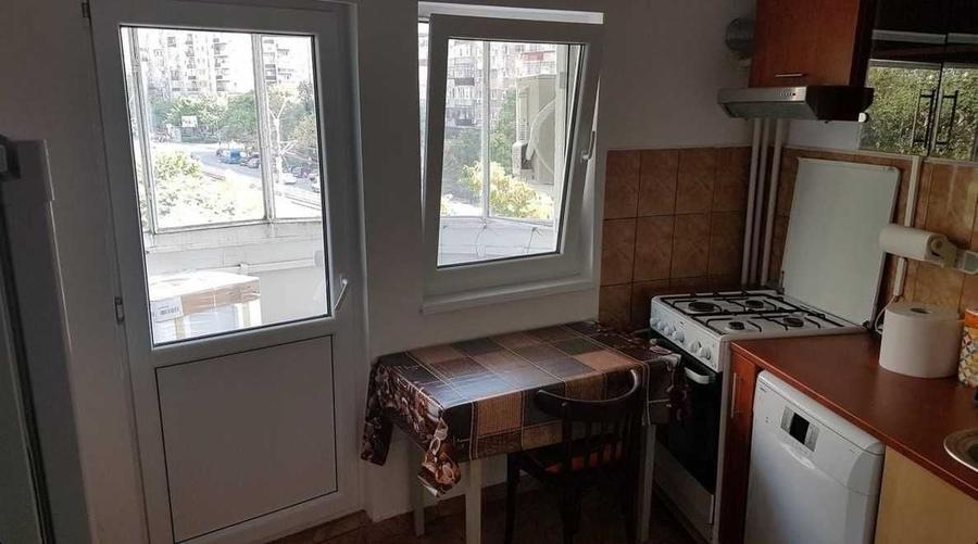 Apartament cu 3 camere decomandat în Crângași