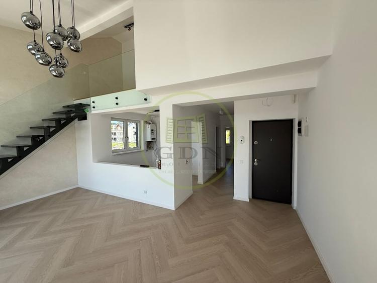 Penthouse cu 3 camere decomandat în Exterior Vest