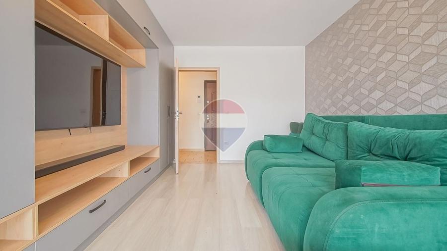 Apartament cu 2 camere decomandat în Tractorul