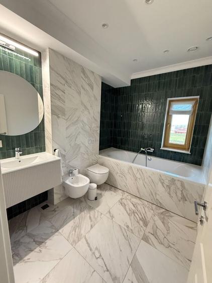 Casă individuală cu 6 camere cu Piscina în Lazu