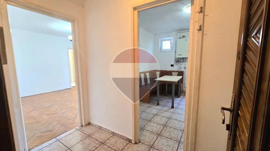 Apartament cu 3 camere semidecomandat în Nord