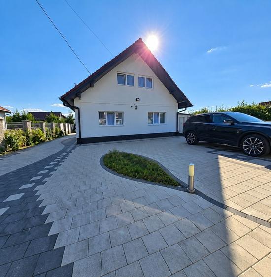 Casă cu 4 camere în Lazaret