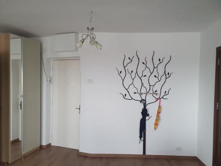 Apartament cu 3 camere decomandat în Vitan