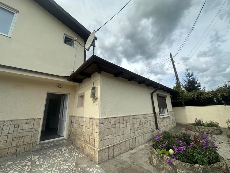 Casă cu 6 camere cu Teren 632 Mp în Palazu Mare