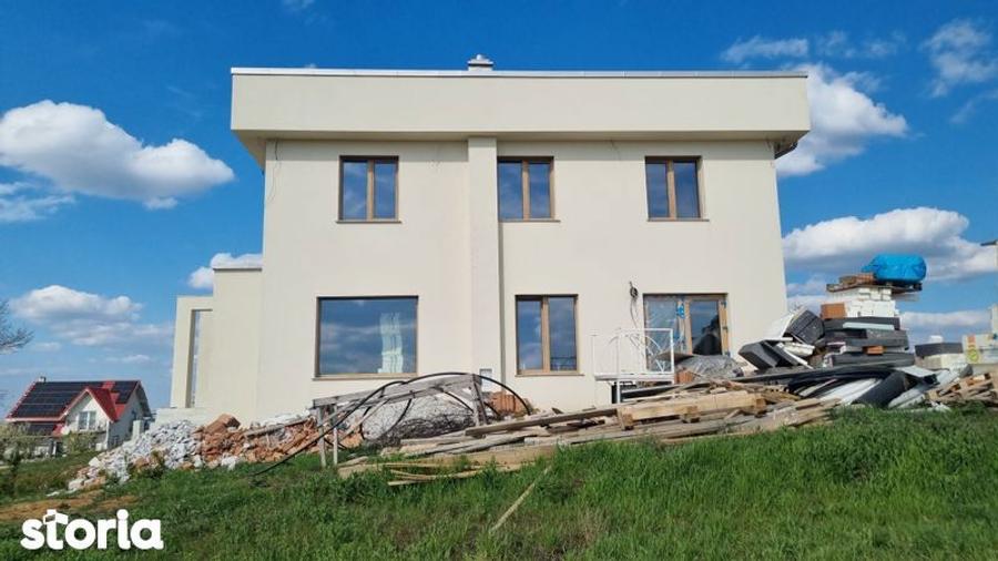 Casă cu 4 camere cu Teren 245 Mp în Iorga