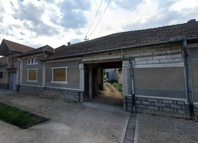 Casă cu 6 camere în Finiș