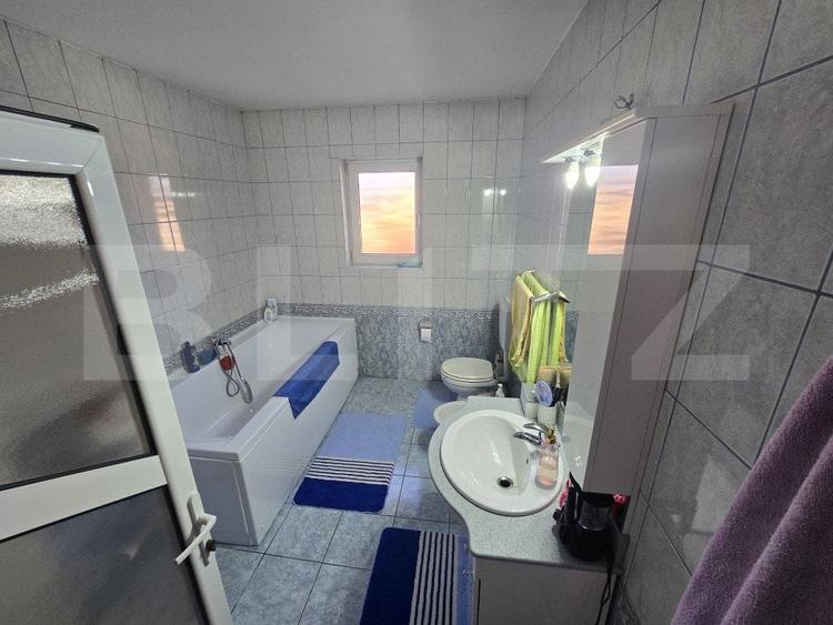 Casă individuală cu 9 camere cu Canalizare în Micești