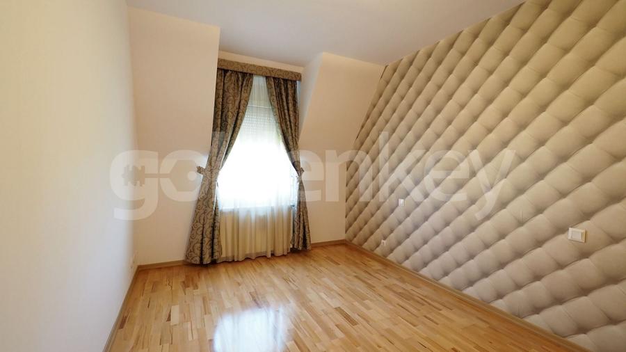 Duplex cu 6 camere cu Piscina în Iancu Nicolae
