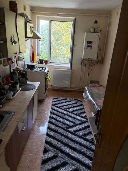 Apartament cu 4 camere semidecomandat în Tomis Nord