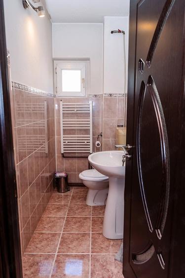 Apartament cu 3 camere decomandat, mobilat în Central