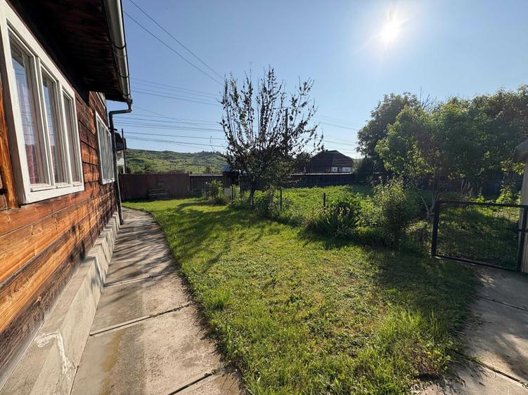 Casa traditionala cu etaj si teren mare in localitatea Bogdan Voda, Maramures - 1