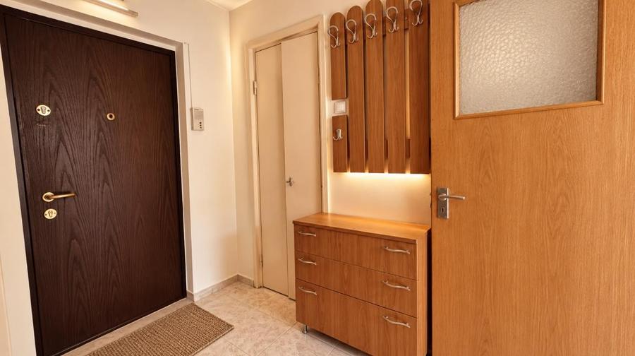 Apartament cu 2 camere semidecomandat în Centrul Civic