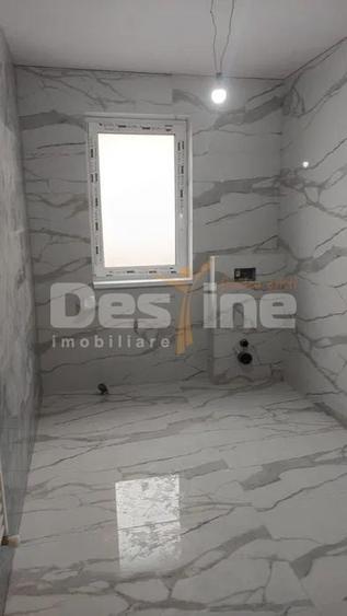 Duplex cu 8 camere cu Canalizare în Tomești