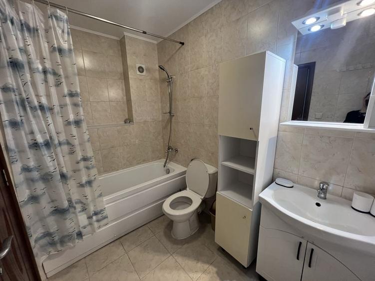 Apartament cu 3 camere decomandat în Florești