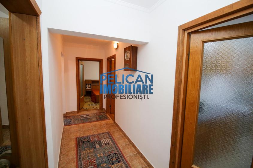 Apartament cu 3 camere decomandat, mobilat în Central