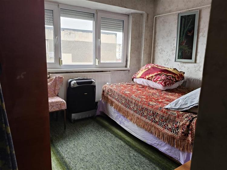 Apartament cu 3 camere decomandat în Barieră