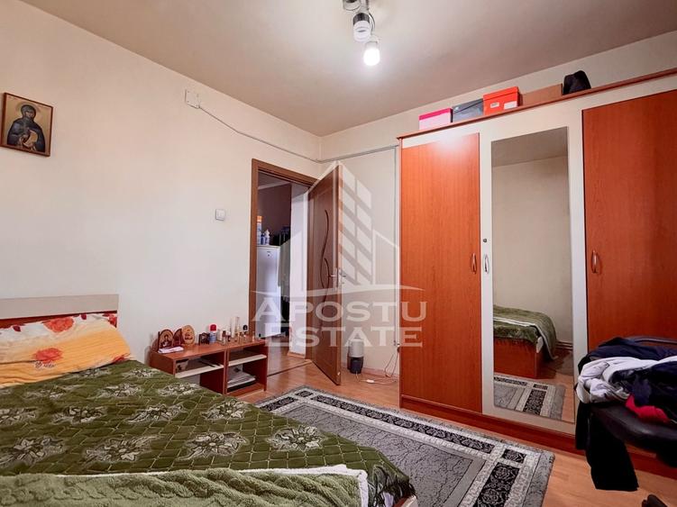 Apartament cu 3 camere decomandat, mobilat în Girocului
