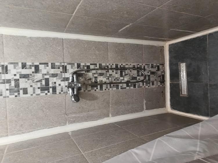 Proprietar inchiriez 1 camera intr-un apartament cu 4 camere