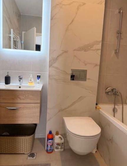 Apartament cu 3 camere semidecomandat în Crângași
