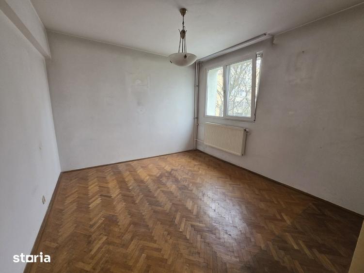 Apartament cu 4 camere semidecomandat în Sălăjan