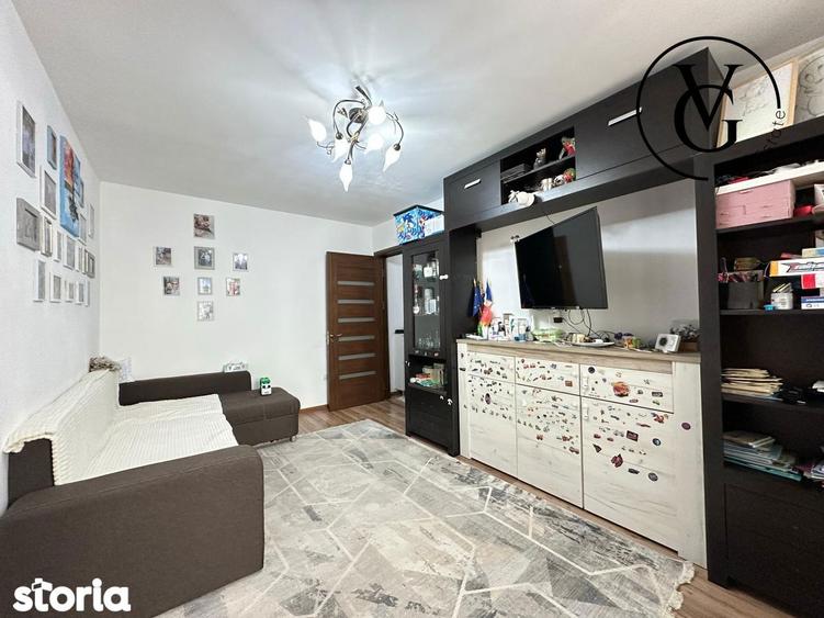 Apartament cu 3 camere semidecomandat, mobilat în Tomis Nord
