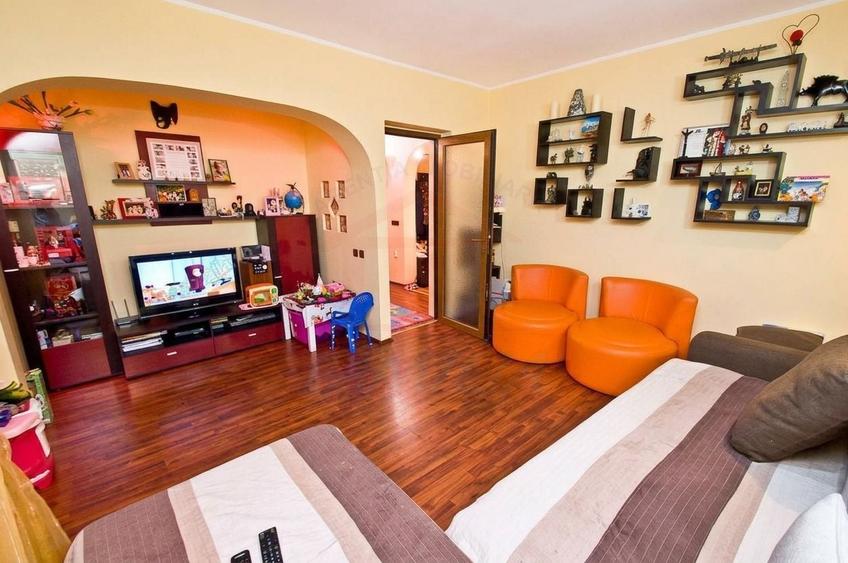 Apartament cu 2 camere decomandat în Micro 20