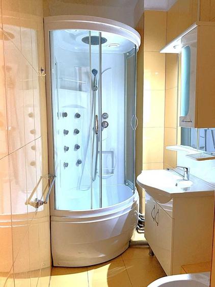 Apartament cu 4 camere decomandat în Central