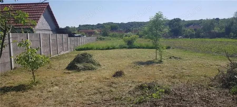 Teren de 989 mp, în Duleu
