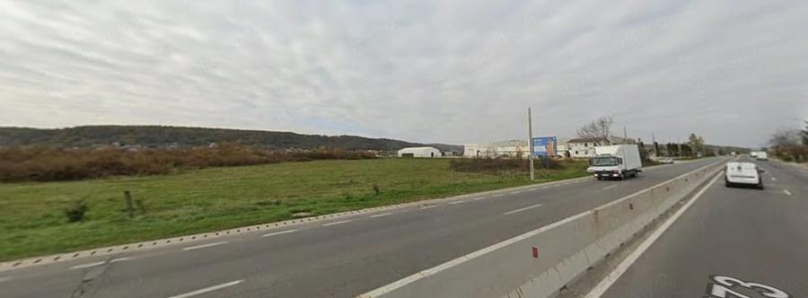 Teren de 12800 mp, în Central