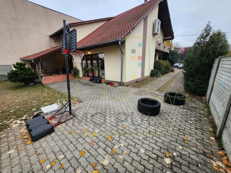 Casă individuală cu 6 camere cu Canalizare în Tipografilor