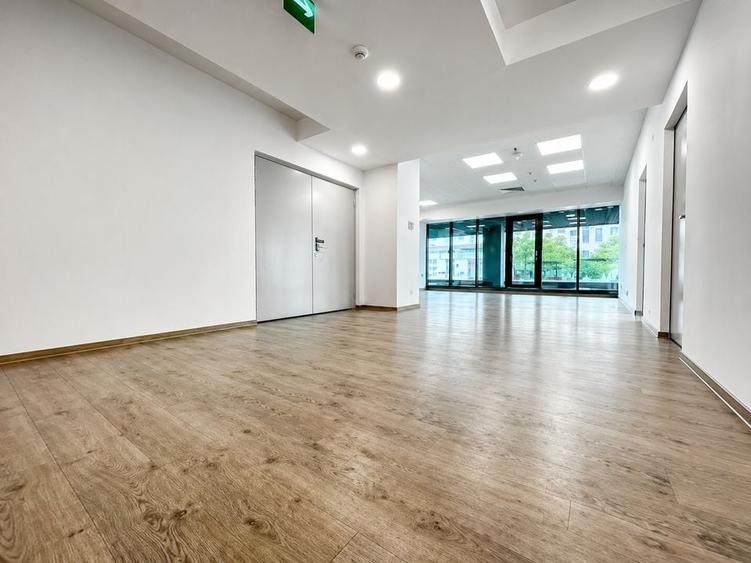 Birou, de 4,200 mp, în Romană