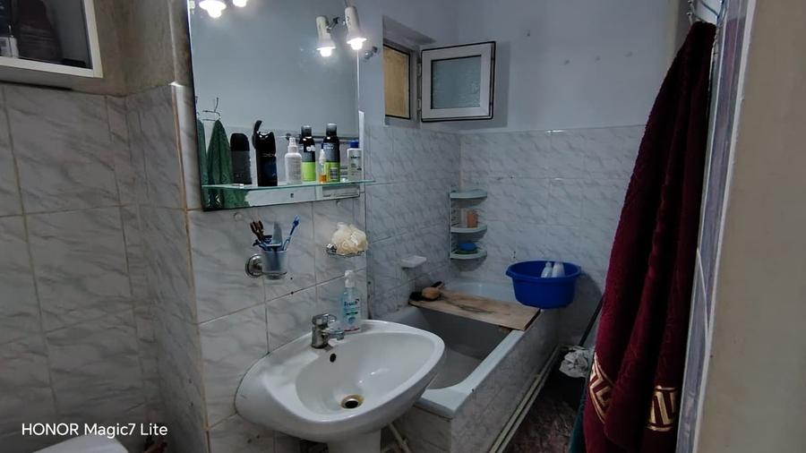 Garsonieră decomandată în Piața Centrală