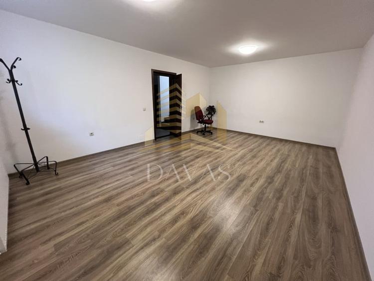 Casă individuală cu 5 camere cu Teren 300 Mp în Europa
