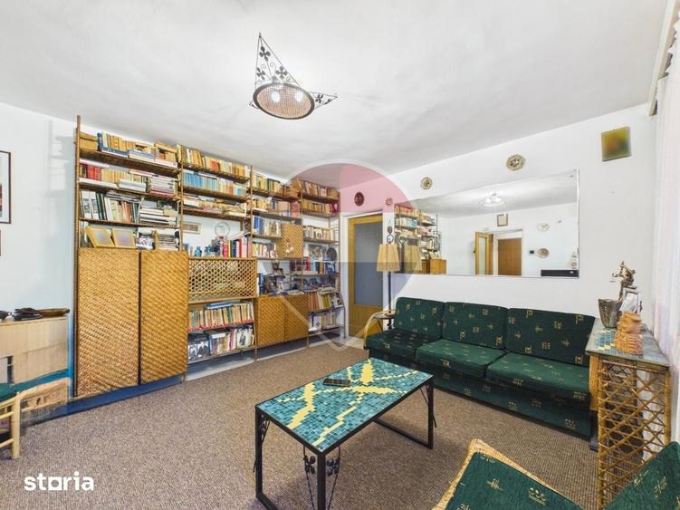 Apartament cu 3 camere în Tei