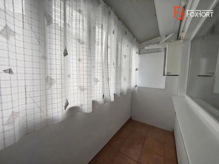 Apartament cu 3 camere semidecomandat în Girocului