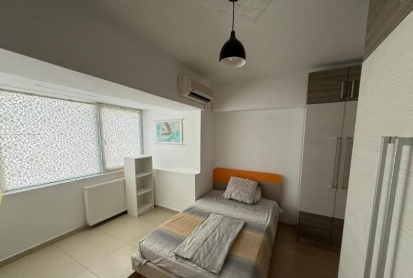 Apartament cu 3 camere decomandat în Dristor