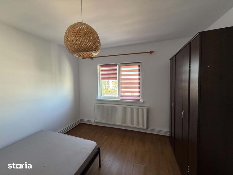 Apartament cu 3 camere decomandat în Între Lacuri