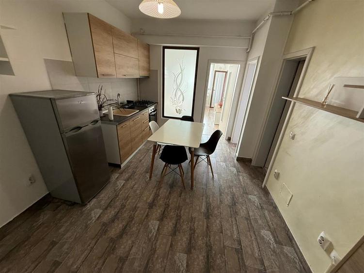 Apartament cu 2 camere decomandat în Podu Roș