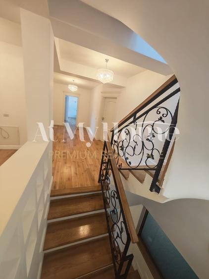 Duplex cu 7 camere cu Canalizare în Iancu Nicolae