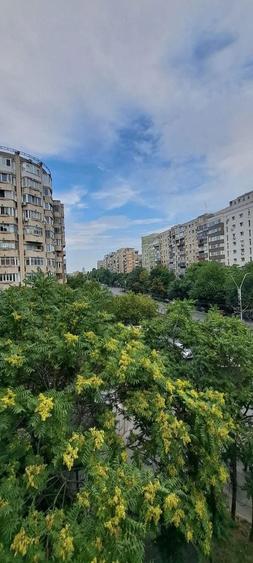 Apartament cu 3 camere decomandat, mobilat în Crângași